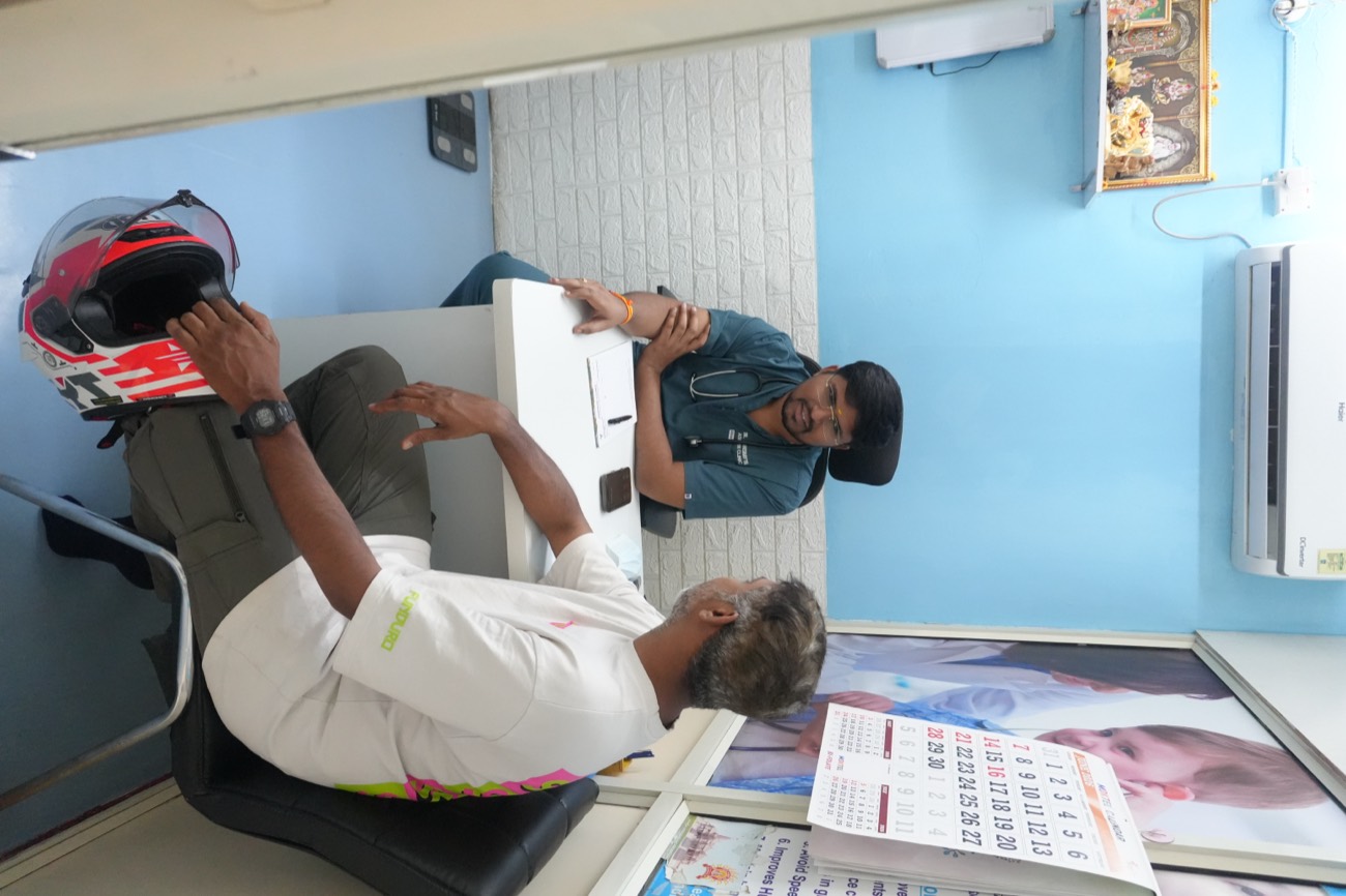 Dr. Amareshayya consulting a patient at Ashwini Clinic